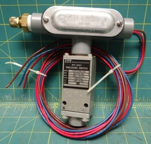 ITT Aerospace Controls Division Pressure Switch, 98087, 125P1C3MR-835 - Picture 1 of 8