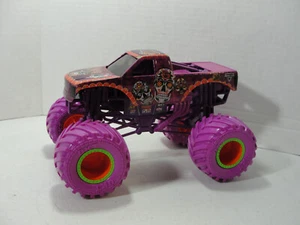 Monster Jam Calavera Escala 1:24 Serie 19 True Metal Spin Master Suelto - Imagen 1 de 5