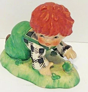 "Figura pelirroja Goebel Charlot Byj ""Lucky Day"" niño hallazgo de 4 hojas trébol TMK 4 - Imagen 1 de 9