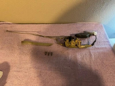 1990-1991 Toyota 4Runner Driver Door Latch Lock Actuator OEM - Image 1 of 4