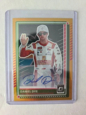 Panini Donruss Optic Signatures Gold Auto 2025/10 #83 Daniel Dye Foto 1 de 2
