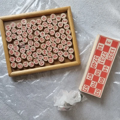 Travel Bingo / Lotto Game on wooden tray with approx 90 cards, plus markers - Image 1 of 4