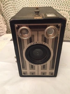 Scarce Vintage 1930s Kodak BROWNIE JUNIOR SIX - 16 Box Camera - Picture 1 of 5