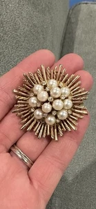 Kramer Vintage Signed Pin Brooch Faux Pearls Gold Birds Nest Rare - Picture 1 of 2