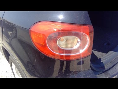 Задний фонарь для Volkswagen Tiguan LH 09–11 годов выпуска с креплением на четверть панели  - Изображение 1 из 4