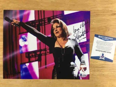 (SSG) Legendary Singer GLORIA ESTEFAN Signed 10X8 Color Photo - BAS/Beckett COA Cover
