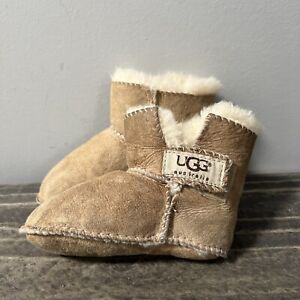 Ugg Australia Size Medium Pull On Suede Sheepskin Boots 5202 Toddler