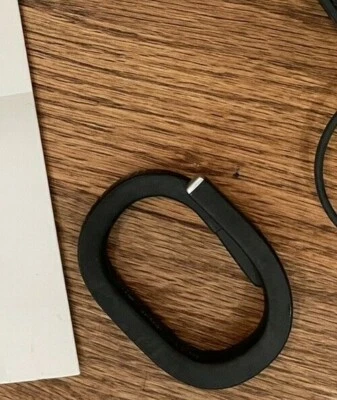 Фитнес-трекер Jawbone — черный — на запчасти, но с двумя зарядными устройствами с USB-разъемом - Изображение 1 из 3