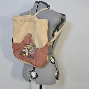 Earthbound hellbraun Canvas Kordelzug Tasche Rucksack bestickt Pilze Goblincore - Bild 1 von 15