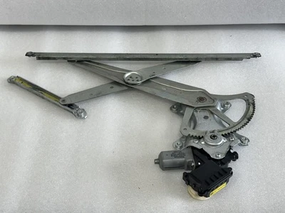 2010 LEXUS ES350 LEFT DRIVER FRONT DOOR WINDOW REGULATOR + MOTOR 85702-33010 - Image 1 of 4