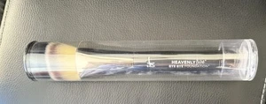 It Cosmetics Heavenly Skin Perfecting Complexion Bye Bye Foundation Brush - Bild 1 von 6