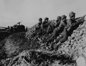 Anti-tank crew fires at Nazis World War 2 WWII 8 x 12 Photo Picture - Picture 1 of 1