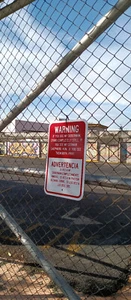 DELUX ZWEISPRACHIGES GROSSES 12"x18" HUMORVOLLES, ABER ERNSTHAFTES HUNDESCHILD VORSICHT  - Bild 1 von 4