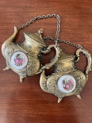 Perchas de tetera de latón vintage - camafeo pareja escena colgante de pared decoración Foto 1 de 4