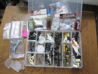 Lote de piezas vintage RC10 Team Associated 1/10 oro pan era y más Foto 1 de 4