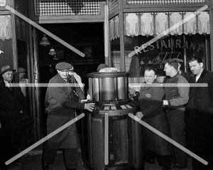 Men Removing Seeburg Hi Tone Jukebox From Bar Vintage 8x10 Photography Reprint - Picture 1 of 1