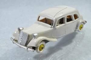 BK218 Ancien Norev 1:43 Citroën Traction 15-Six Familiale en plastique beigeA-/- - Foto 1 di 3