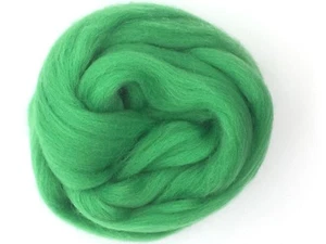 Green Wool Roving, Green felting wool, Green spinning wool, Green Roving, Rove - Picture 1 of 8