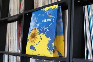 Eco bag/package with Ukrainian symbols - Picture 1 of 6