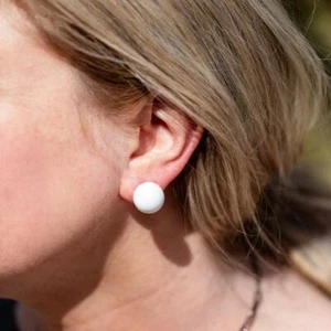 White Retro Button Stud Earrings - Picture 1 of 6