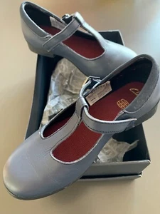 Girls Clarks Shoes Size UK shoe size 11G - Used once. - Picture 1 of 6
