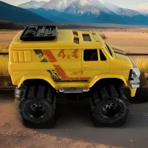 Schaper Stomper 4X4 Yellow Chevy Chevrolet Van Vintage Tested Working Lights Up - Picture 1 of 12