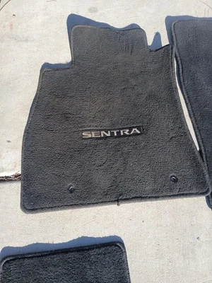 Tapetes de assoalho e tapete de porta-malas para Nissan Sentra 2013-2018 - Imagem 1 de 4