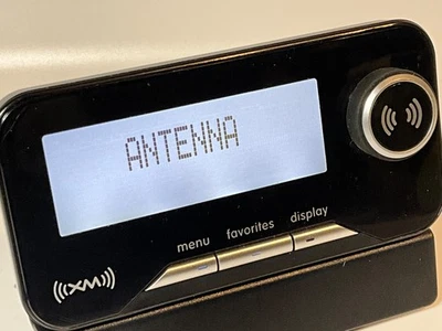 Receptor de radio satelital Audiovox Sirius/XM 136-4267 y base SOLO Foto 1 de 4