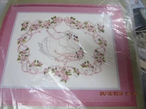 VINTAGE SWAN AND ROSES CREWEL KIT--#R30-1 - Bild 1 von 24