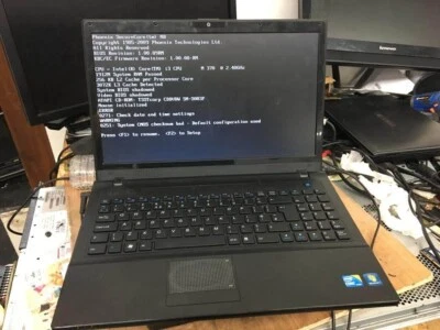 RM Notebook 300 W76C Intel Core i3 M370 2.40 GHz, 4GB, 500 HDD,  WIN 10, Laptop - Image 1 of 2