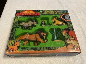 Coffret cadeau figurine Mattel Disney Le Roi Lion 66379 jeune Simba 1994 neuf - Photo 1/16
