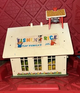 1971 FISHER-PRICE LITTLE PEOPLE SCHOOL HOUSE And Accessories - Picture 1 of 3