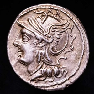 *Lucernae* C. Coelius Caldus. Roma 104 a.C. - Denario de plata. CALD - Picture 1 of 3