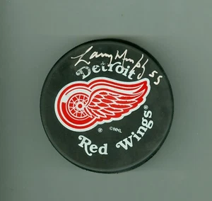 Larry Murphy Autographed Detroit Red Wings Puck PSA/DNA Authentic - Picture 1 of 2