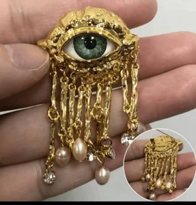 Broche prendedor colgante surrealista tono dorado nuevo sin etiquetas - Imagen 1 de 6