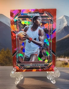 Tarjeta #80 Hakeem Olajuwon 2023 Panini Red Ice Prizm selecciones del draft - Imagen 1 de 2