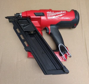 [Usato] (2745-20) Milwaukee M18 FUEL Chiodatrice per telaio 30 gradi - Rosso - Foto 1 di 3