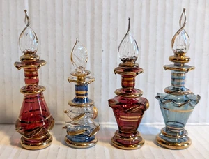 4 Vintage ägyptische mundgeblasene Glas Dschinn Parfüm Flaschen rot blau Goldrand 4" - Bild 1 von 5