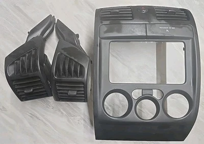 2004-2012 CHEVY COLORADO / GMC CANYON PAINEL FABRICANTE DE EQUIPAMENTO ORIGINAL MOLDURA DE VENTILAÇÃO DE RÁDIO - PRETO - Imagem 1 de 4