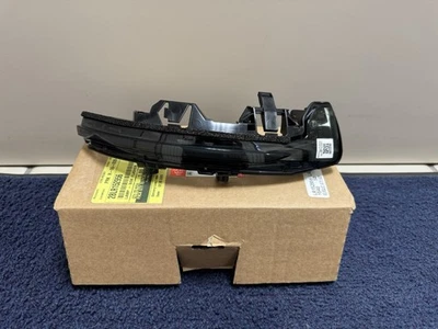 Land Rover Range Rover Right Front Passenger Signal Mirror Lamp LR152956 NEW OEM - Image 1 of 4