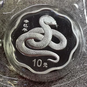 2001 Scallop China SNAKE 1 oz Silver 10 Yuan Lunar Year - Picture 1 of 4