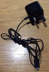 Motorola Mains Wall Charger Micro USB Travel UK Genuine SPN5841B - Picture 1 of 2