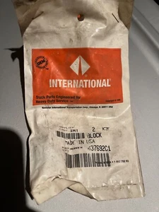 Lote de 2 en paquete nuevo OEM genuino International BLOCK 437692C1 - Imagen 1 de 4