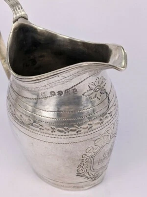 Jarra georgiana de plata maciza 1799 con forma de casco crema de Godbehere & Wigan Foto 1 de 4