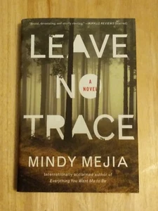 Leave No Trace by Mindy Mejia Fine/Fine Signed First Printing - Imagen 1 de 4