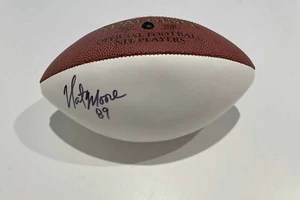 Mini fútbol americano firmado por los Miami Dolphins Nat Moore - Imagen 1 de 1