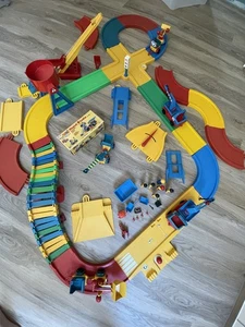 Carrera Struxi Baustelle Konvolut mit Autos, Figuren, Magnetgreifer, Zubehör  - Bild 1 von 5