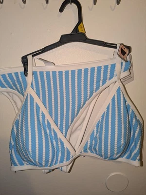 Top de bikini es 2X la parte inferior es grande tiro alto Foto 1 de 3