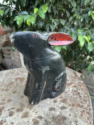 古老木制手工雕刻雕刻雕刻兔子人偶 — 第 1/4 张图片