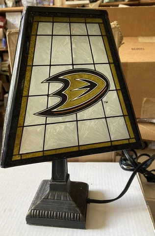 Anaheim Ducks 14” ART GLASS TABLE LAMP  Made By The Memory Co  New Cover